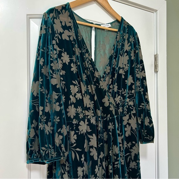 Calvin Klein Plus Size Velvet Burnout Midi Dress 18W - Picture 8 of 13